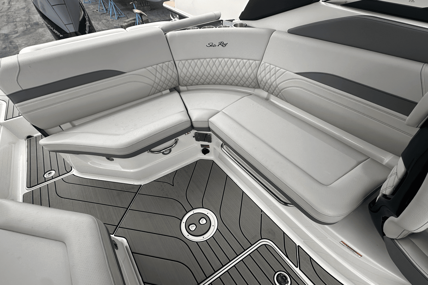 2025 Sea Ray SLX 260 Outboard Image Thumbnail #13