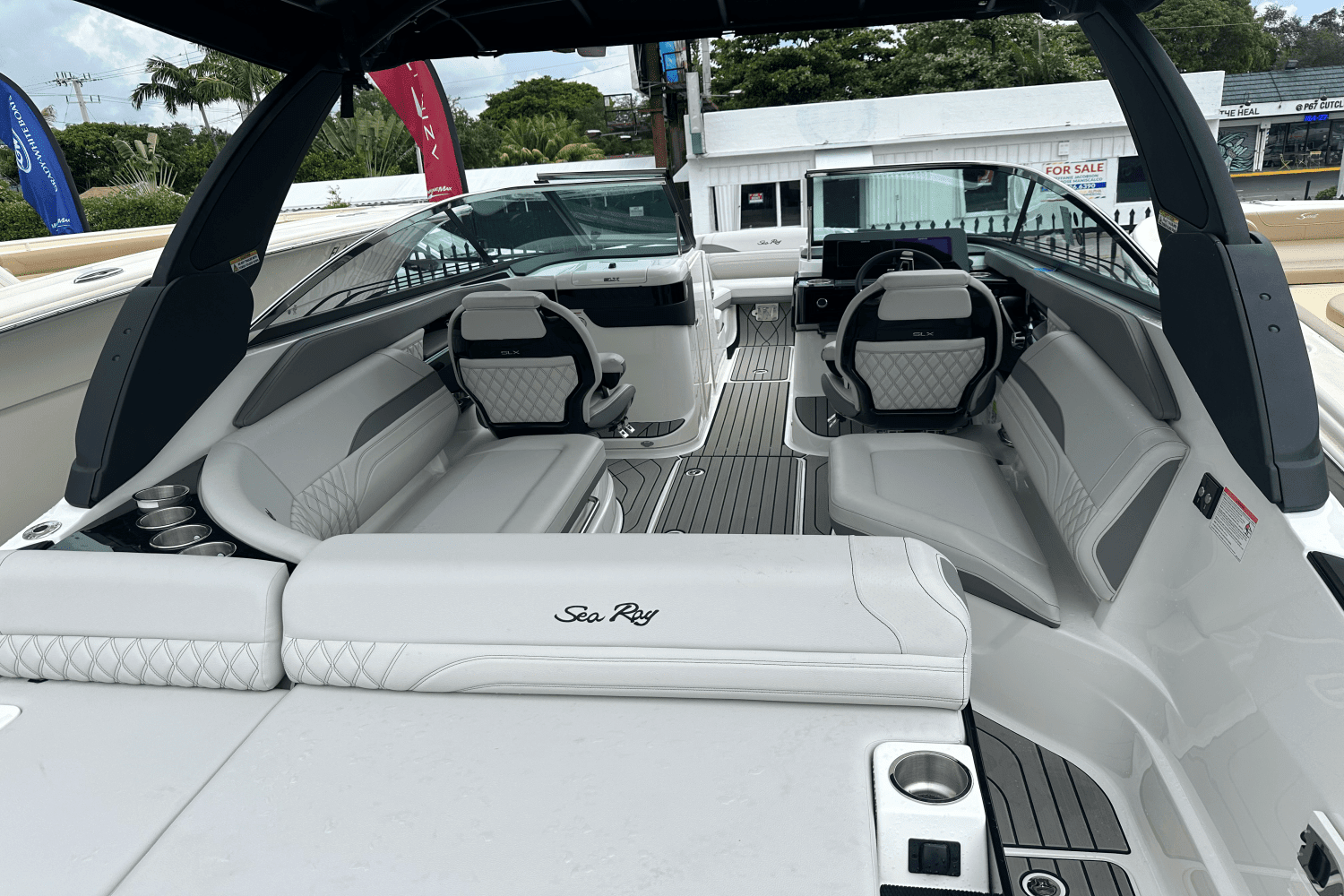 2025 Sea Ray SLX 260 Outboard Image Thumbnail #11