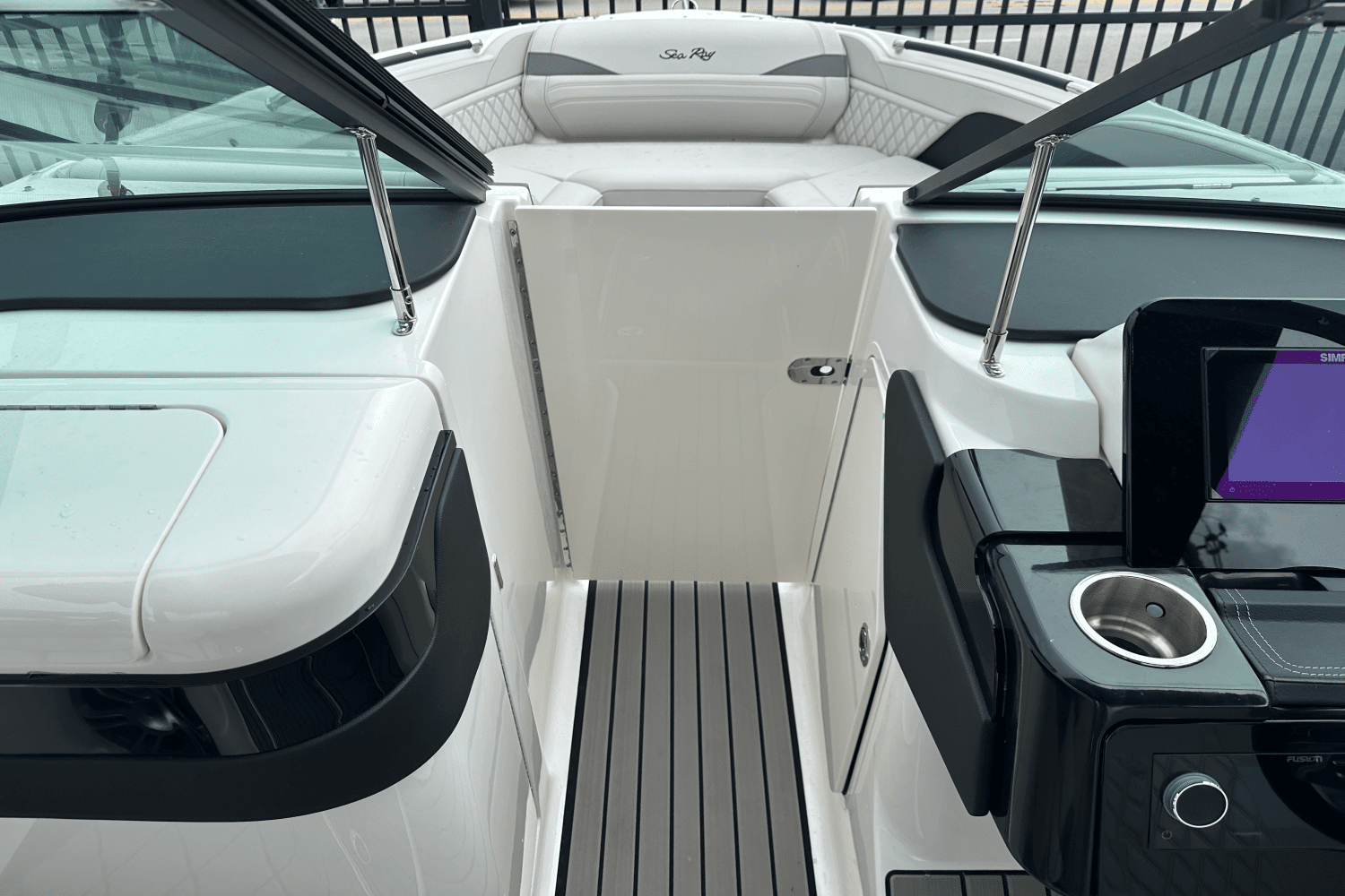 2025 Sea Ray SLX 260 Outboard Image Thumbnail #25