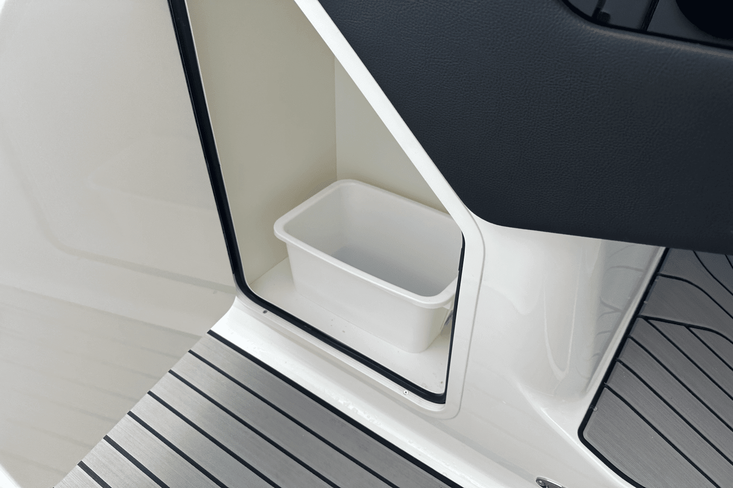 2025 Sea Ray SLX 260 Outboard Image Thumbnail #26