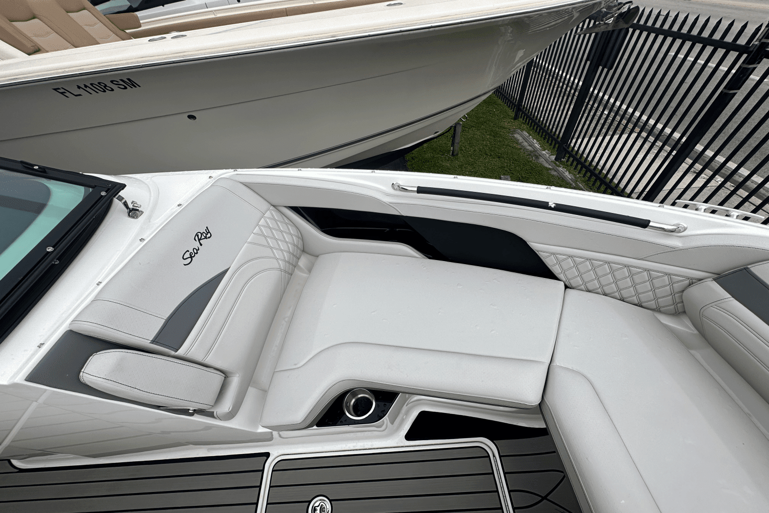 2025 Sea Ray SLX 260 Outboard Image Thumbnail #21