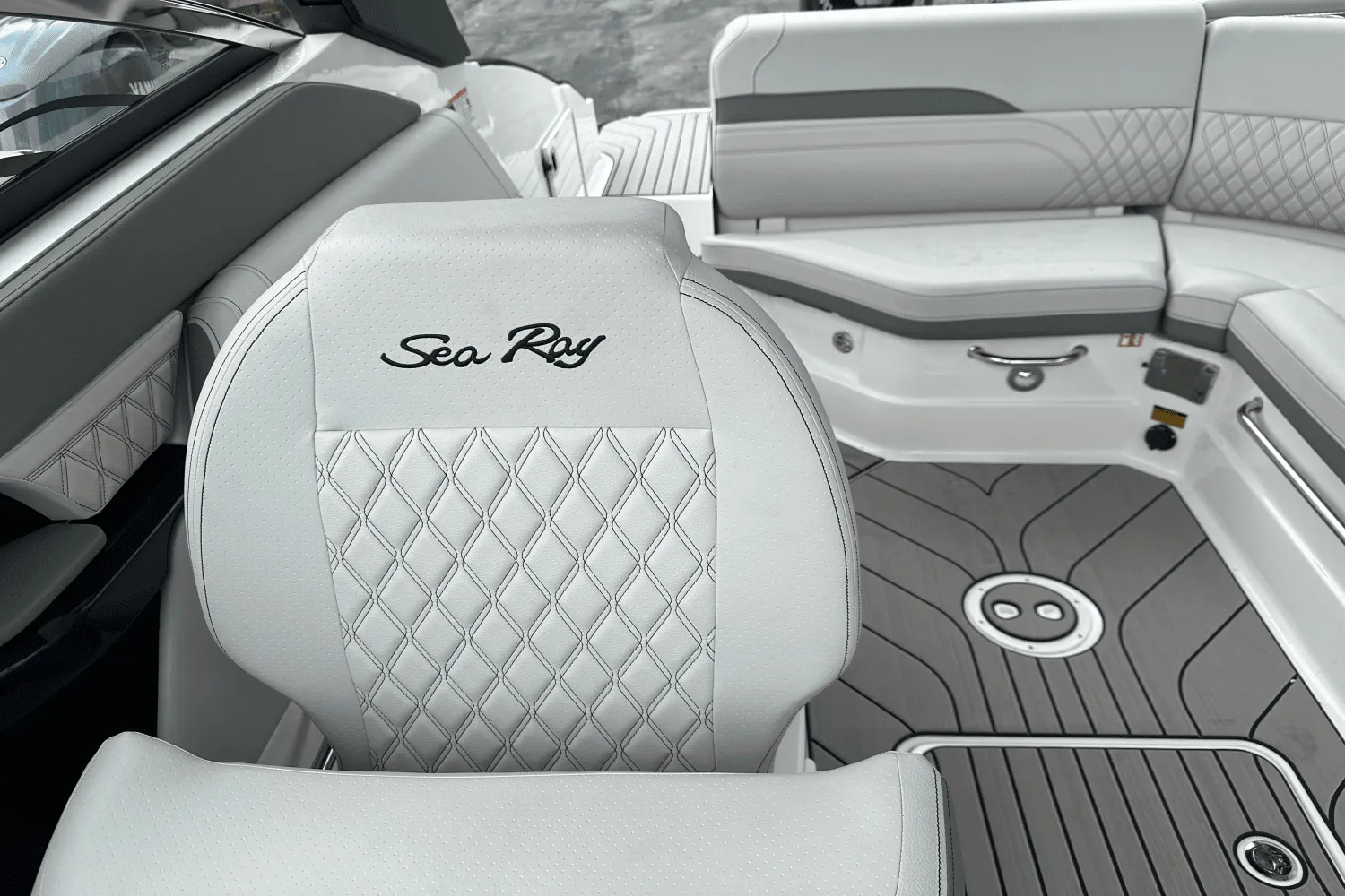 2025 Sea Ray SLX 260 Outboard Image Thumbnail #19