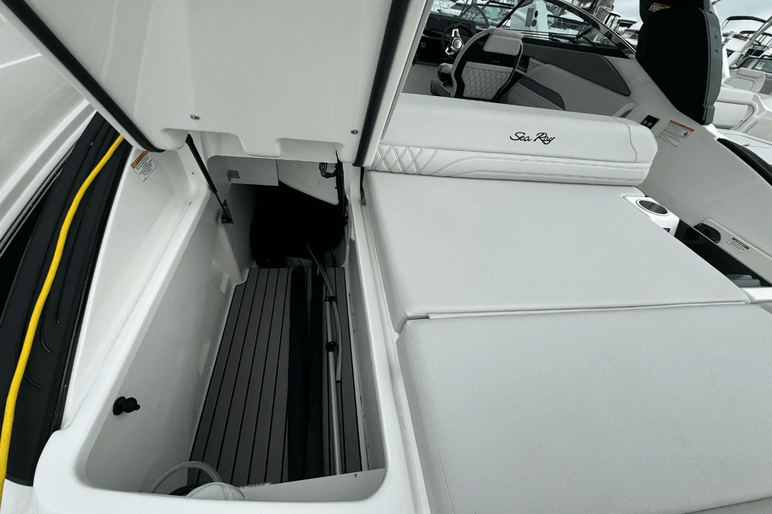 2025 Sea Ray SLX 260 Outboard Image Thumbnail #7