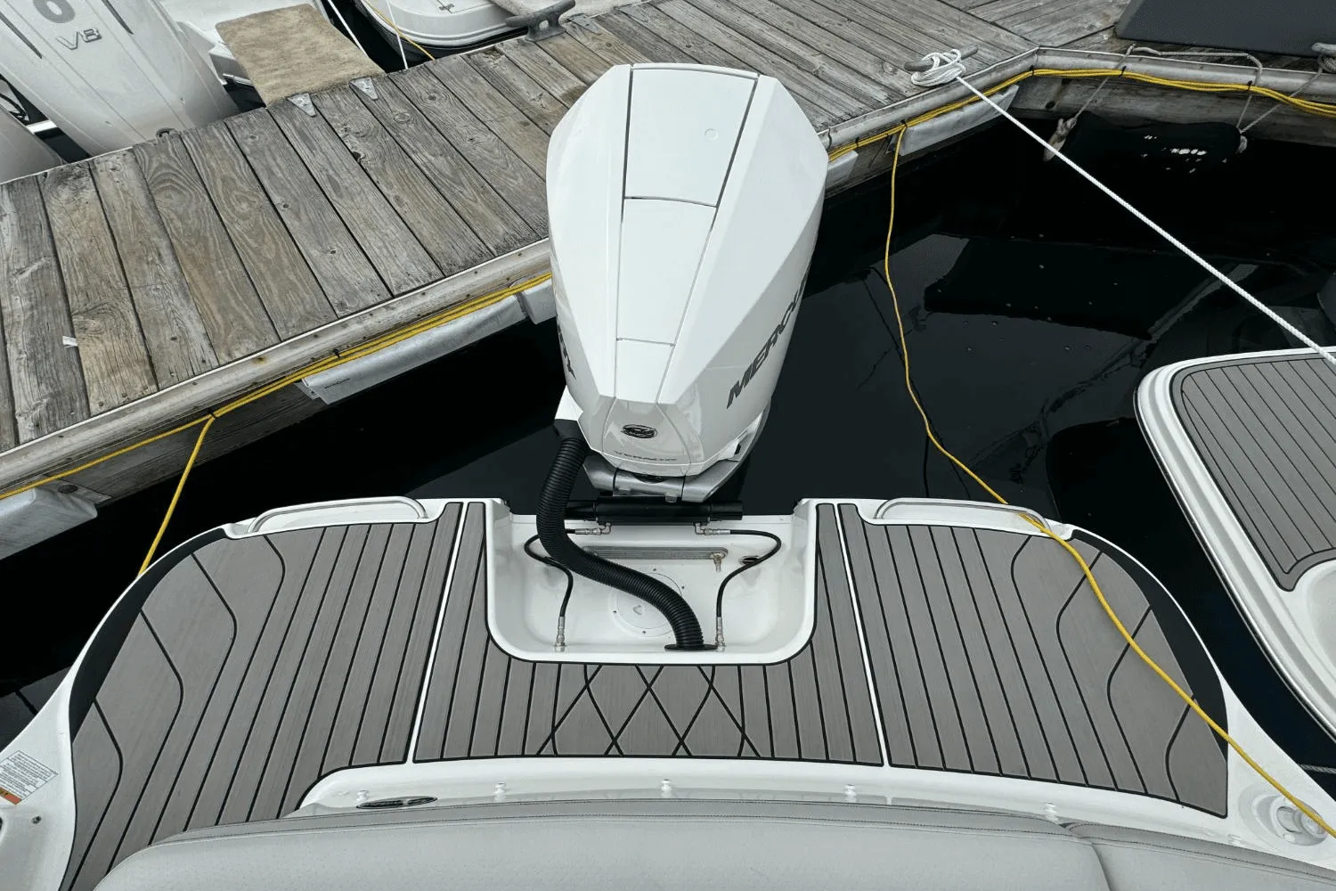 2025 Sea Ray SLX 260 Outboard Image Thumbnail #2