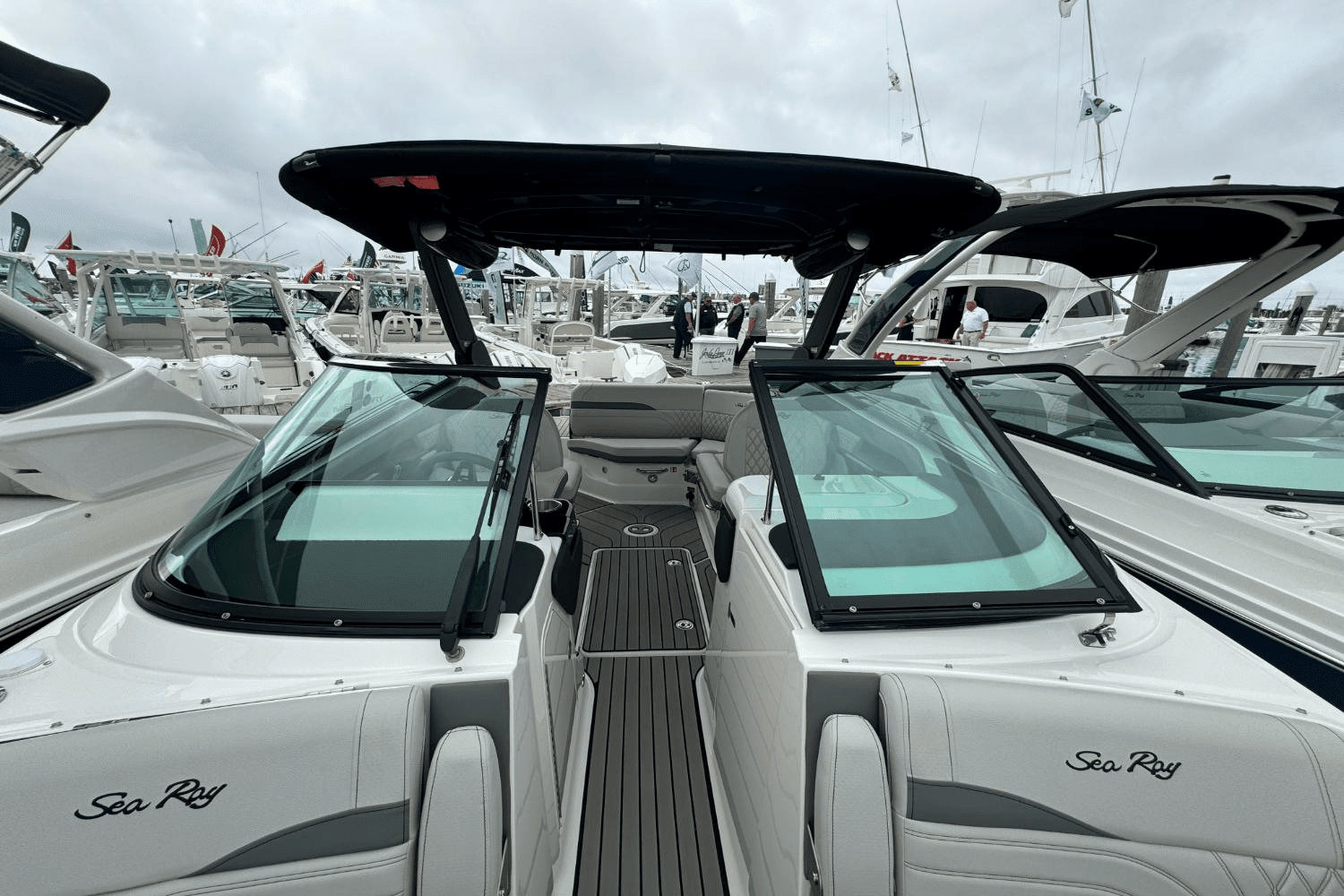 2025 Sea Ray SLX 260 Outboard Image Thumbnail #25