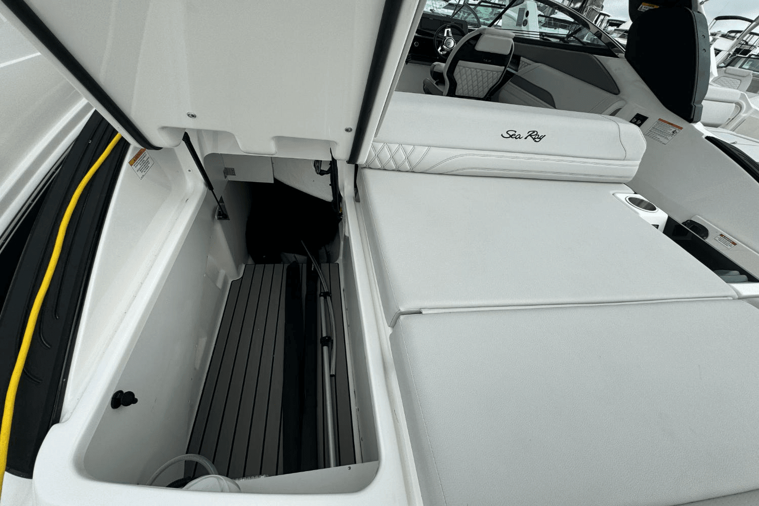 2025 Sea Ray SLX 260 Outboard Image Thumbnail #7