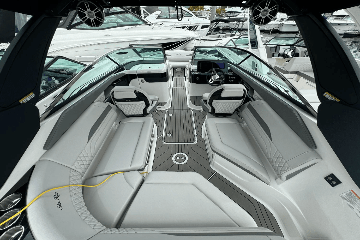 2025 Sea Ray SLX 260 Outboard Image Thumbnail #8