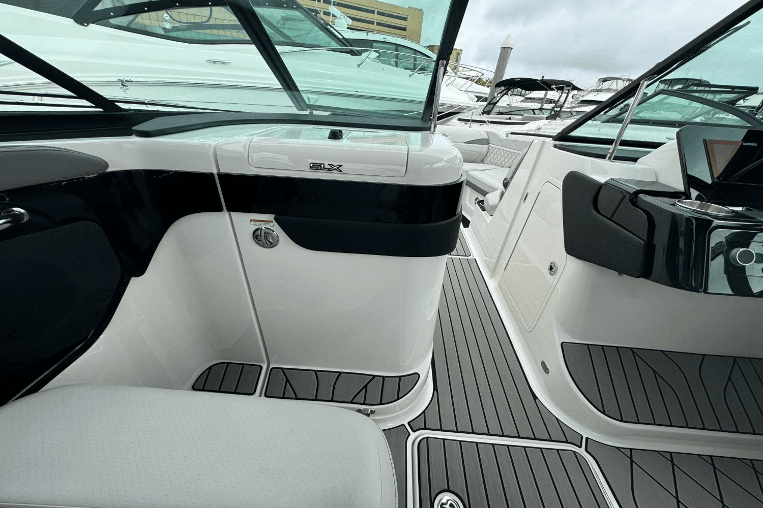 2025 Sea Ray SLX 260 Outboard Image Thumbnail #21