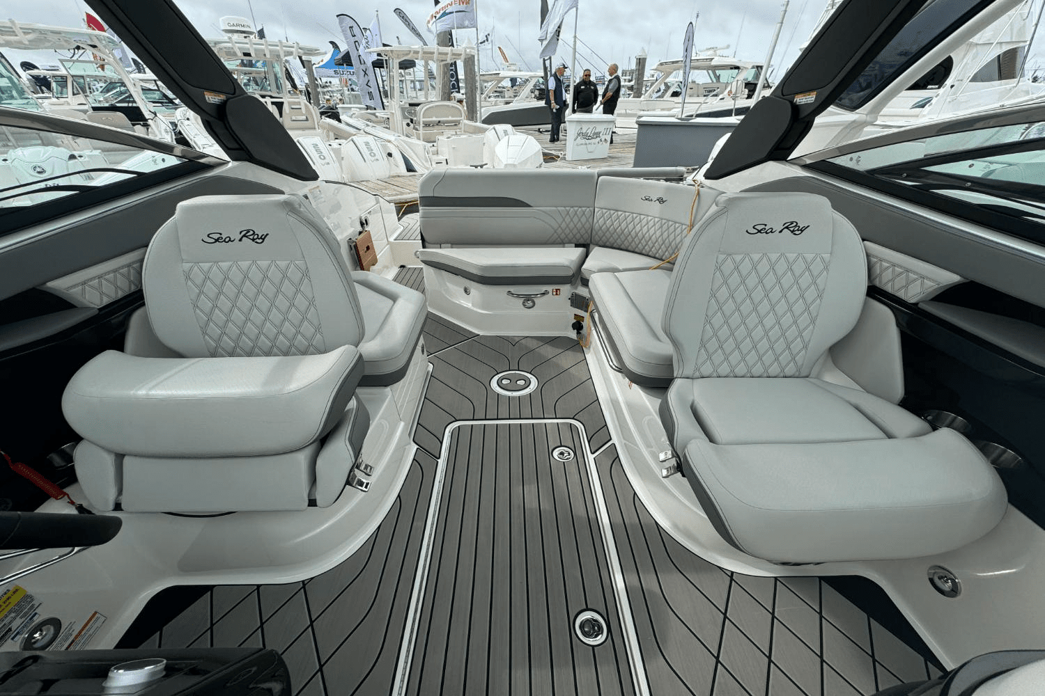 2025 Sea Ray SLX 260 Outboard Image Thumbnail #18