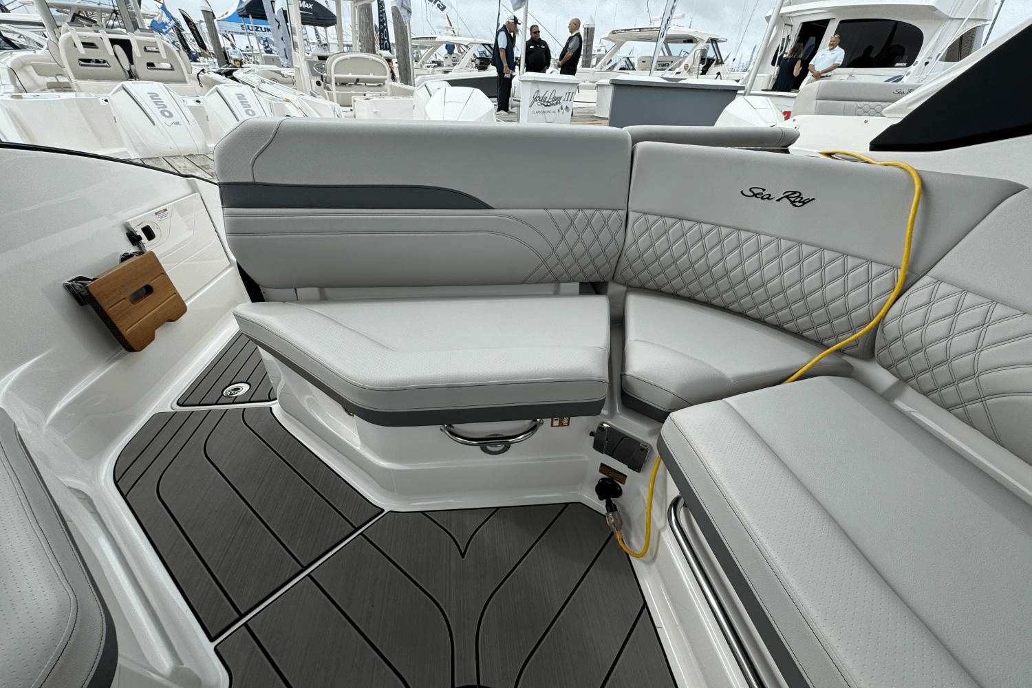 2025 Sea Ray SLX 260 Outboard Image Thumbnail #12