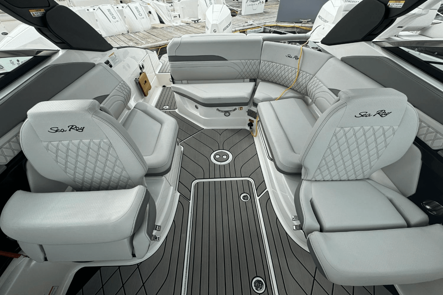 2025 Sea Ray SLX 260 Outboard Image Thumbnail #11