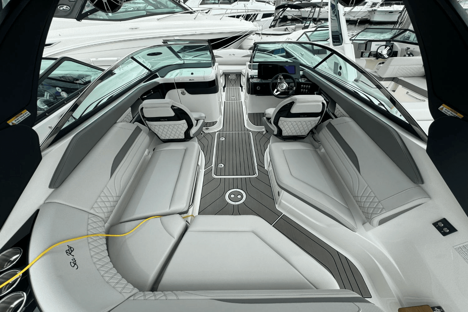 2025 Sea Ray SLX 260 Outboard Image Thumbnail #9