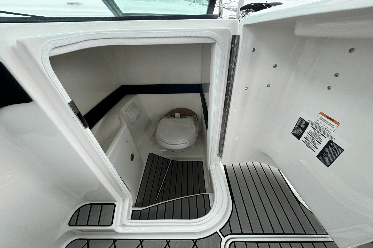 2025 Sea Ray SLX 260 Outboard Image Thumbnail #22