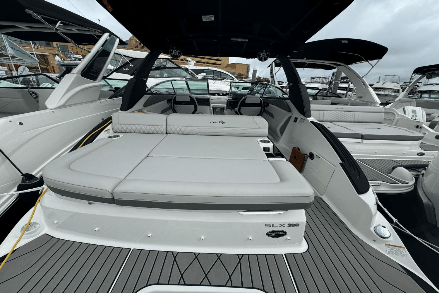 2025 Sea Ray SLX 260 Outboard Image Thumbnail #4