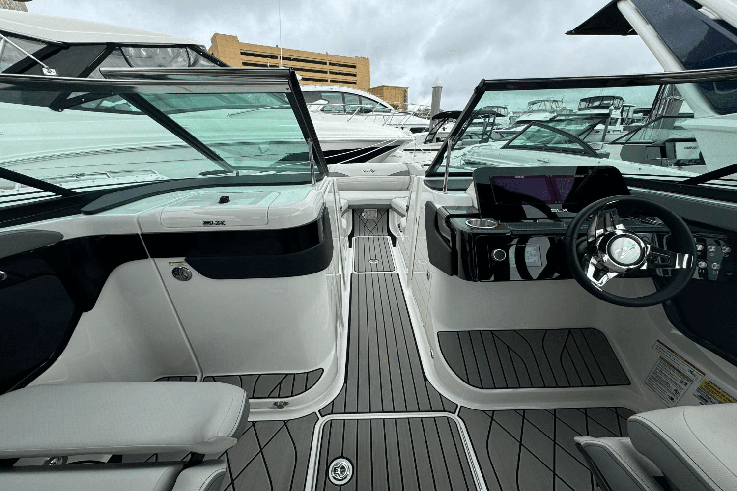 2025 Sea Ray SLX 260 Outboard Image Thumbnail #20