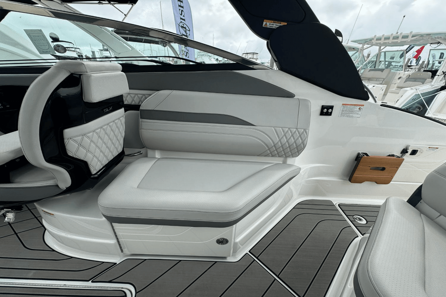 2025 Sea Ray SLX 260 Outboard Image Thumbnail #14