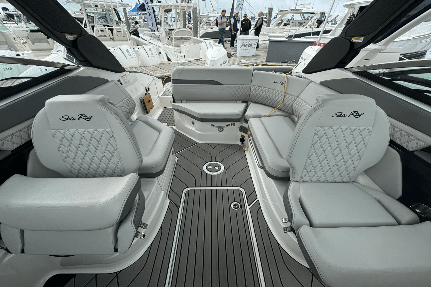 2025 Sea Ray SLX 260 Outboard Image Thumbnail #17