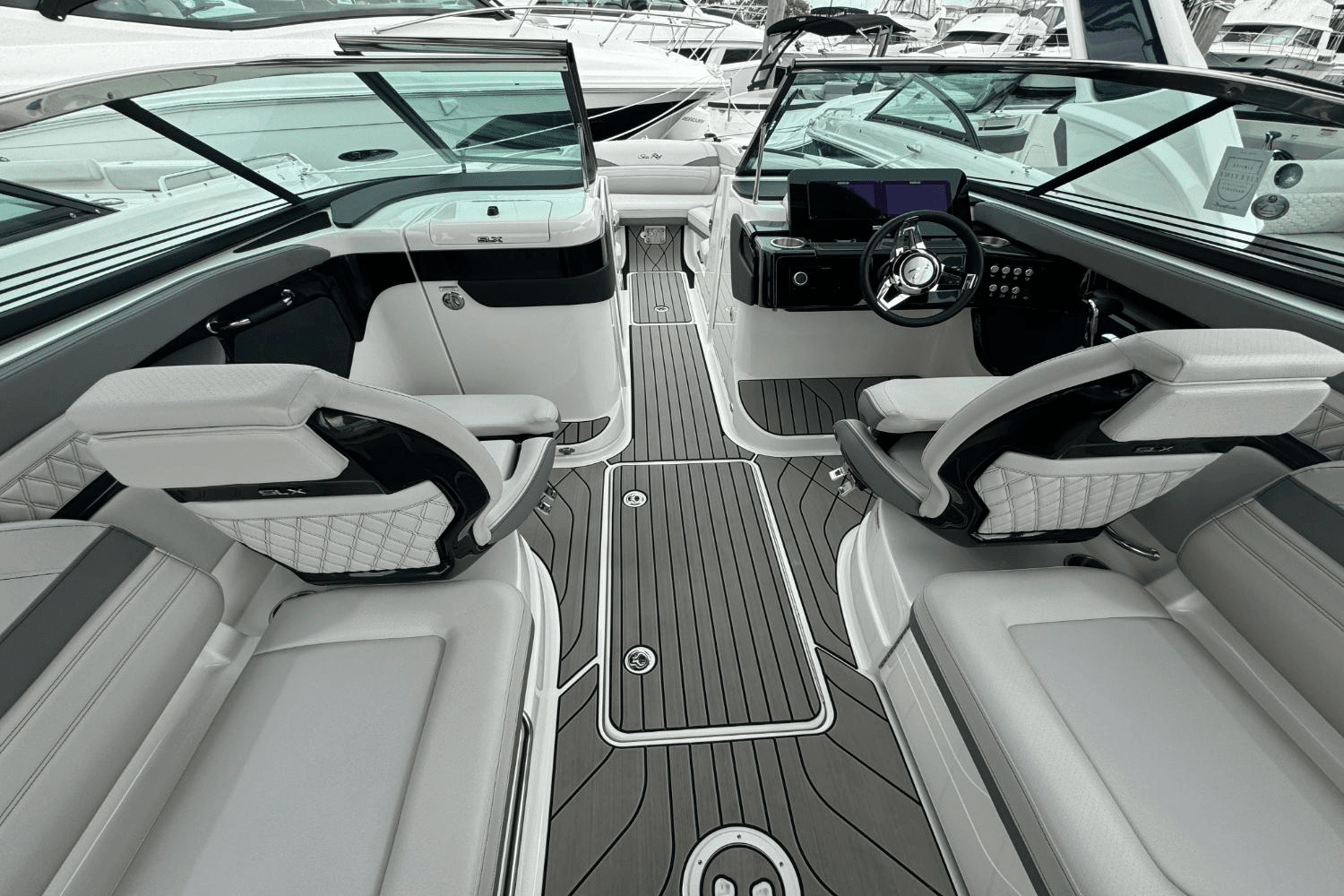 2025 Sea Ray SLX 260 Outboard Image Thumbnail #16