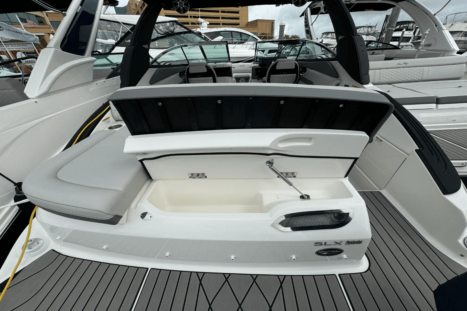 2025 Sea Ray SLX 260 Outboard Image Thumbnail #6