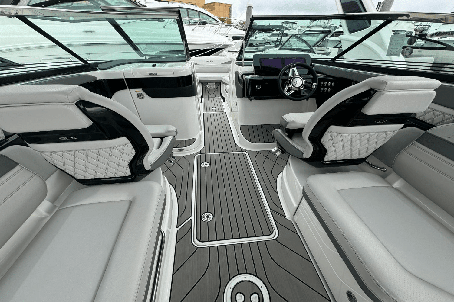 2025 Sea Ray SLX 260 Outboard Image Thumbnail #15