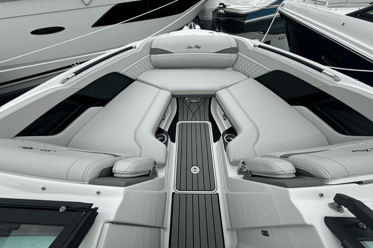 2025 Sea Ray SLX 260 Outboard Image Thumbnail #27