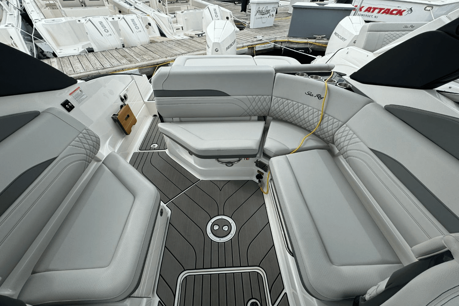 2025 Sea Ray SLX 260 Outboard Image Thumbnail #10