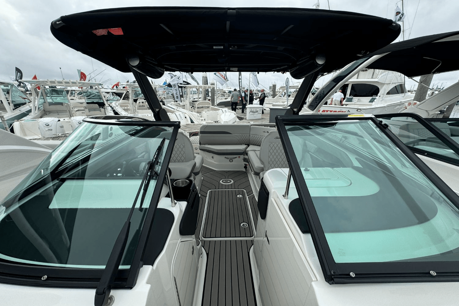 2025 Sea Ray SLX 260 Outboard Image Thumbnail #26