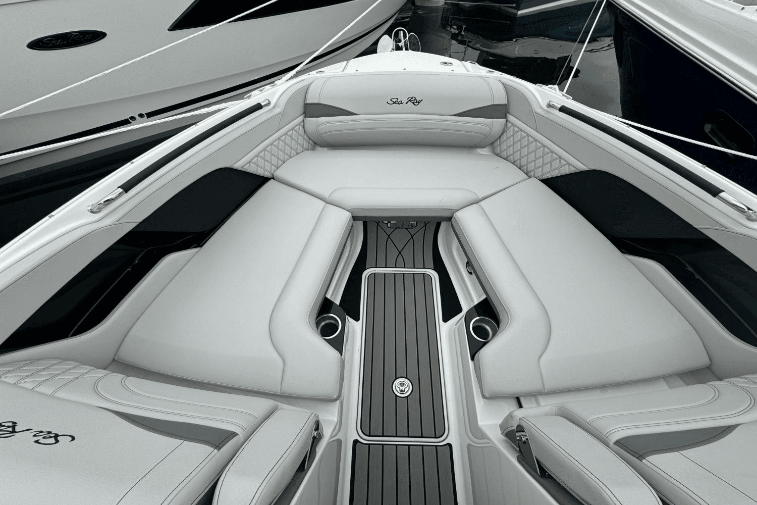 2025 Sea Ray SLX 260 Outboard Image Thumbnail #28