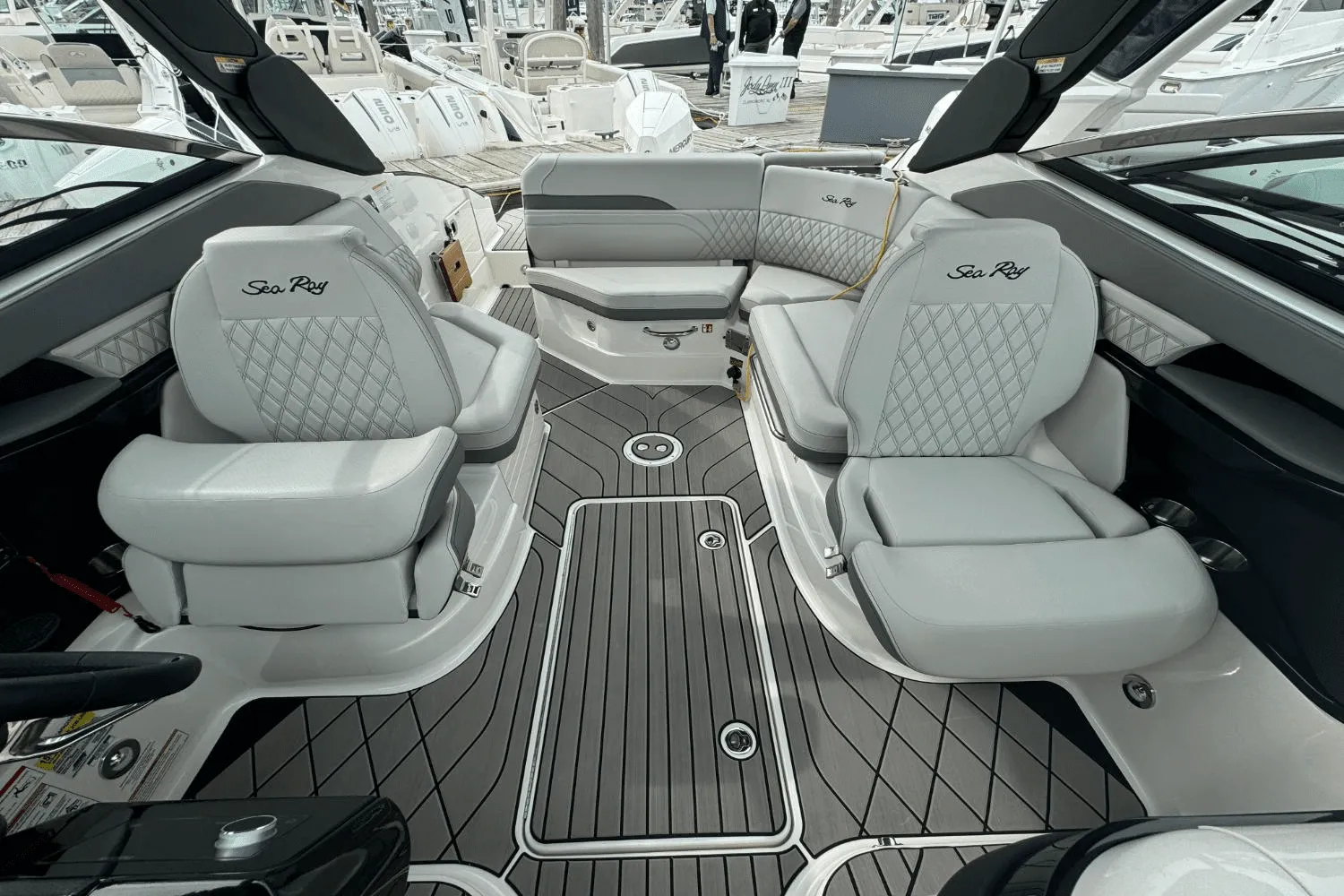 2025 Sea Ray SLX 260 Outboard Image Thumbnail #19