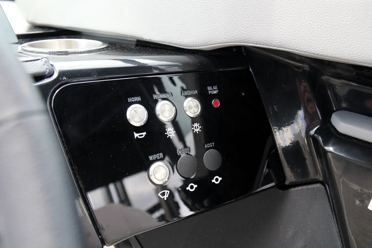 2025 Sea Ray SLX 260 Outboard Image Thumbnail #31