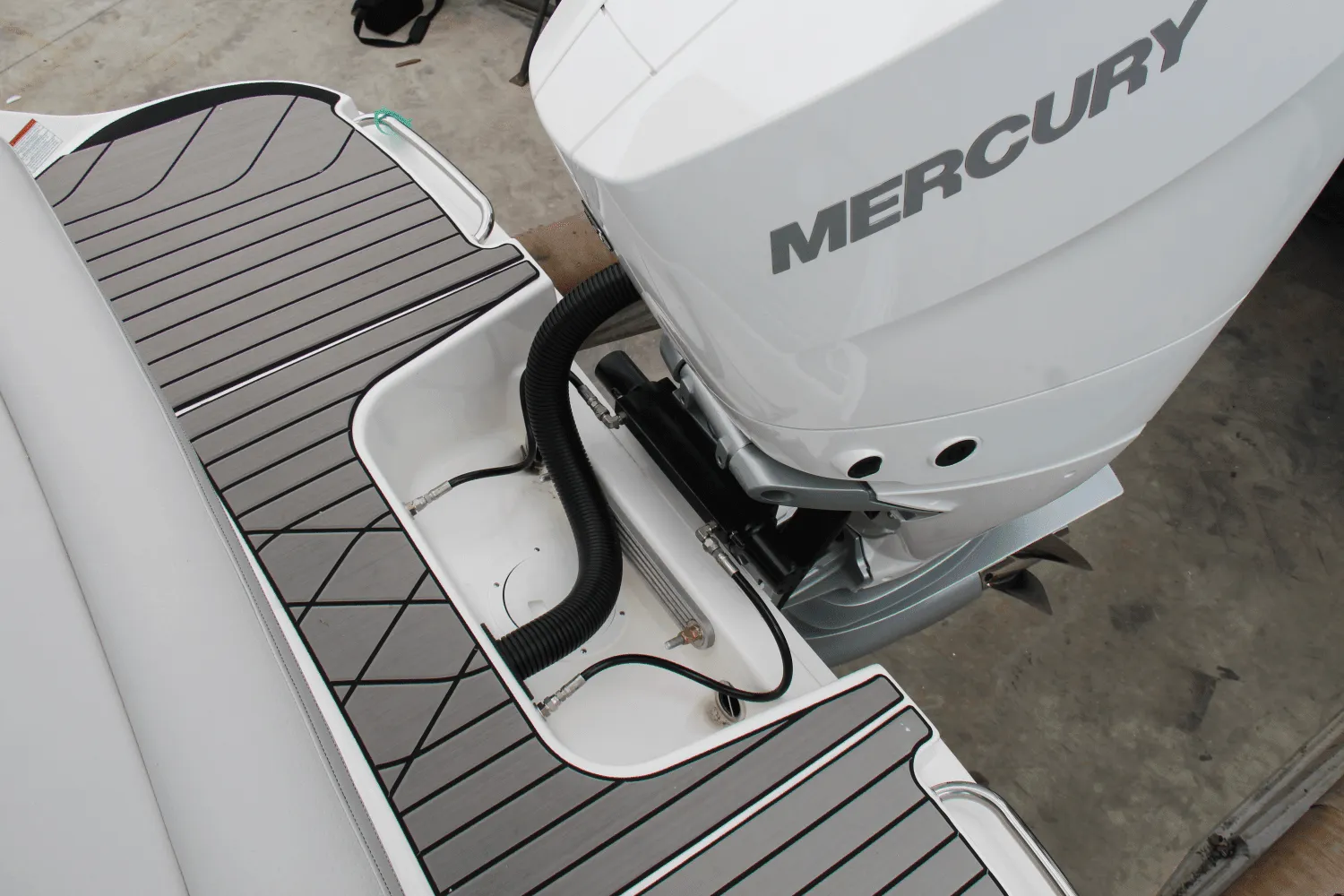 2025 Sea Ray SLX 260 Outboard Image Thumbnail #10
