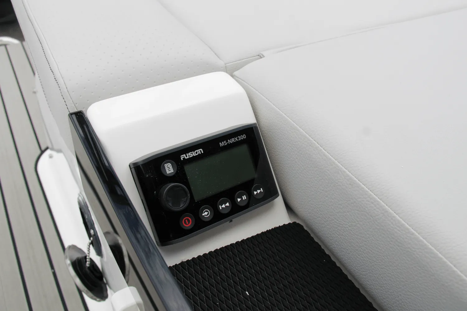 2025 Sea Ray SLX 260 Outboard Image Thumbnail #14
