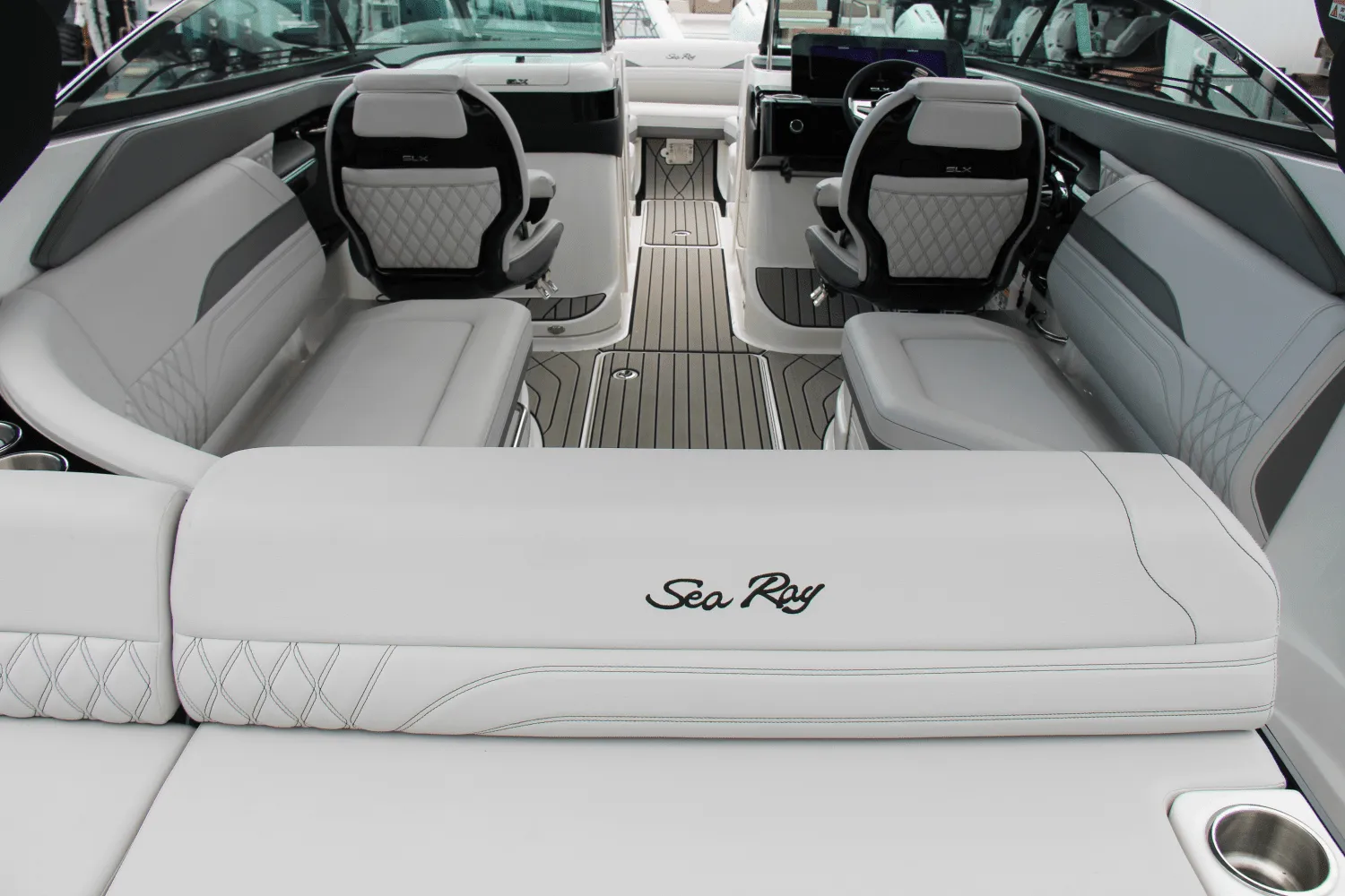 2025 Sea Ray SLX 260 Outboard Image Thumbnail #17