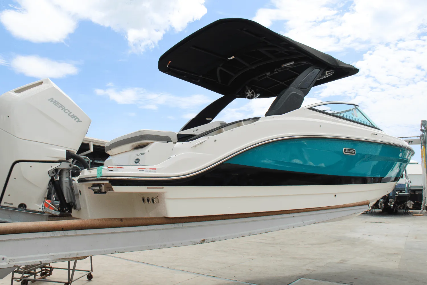2025 Sea Ray SLX 260 Outboard Image Thumbnail #8