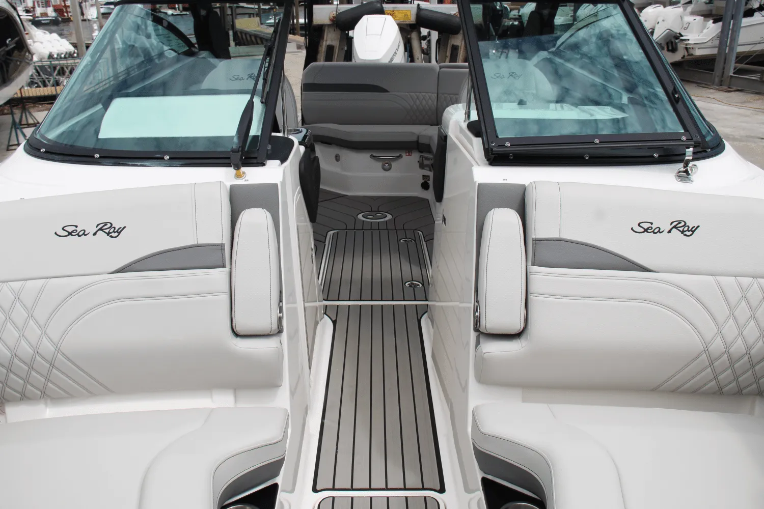 2025 Sea Ray SLX 260 Outboard Image Thumbnail #37