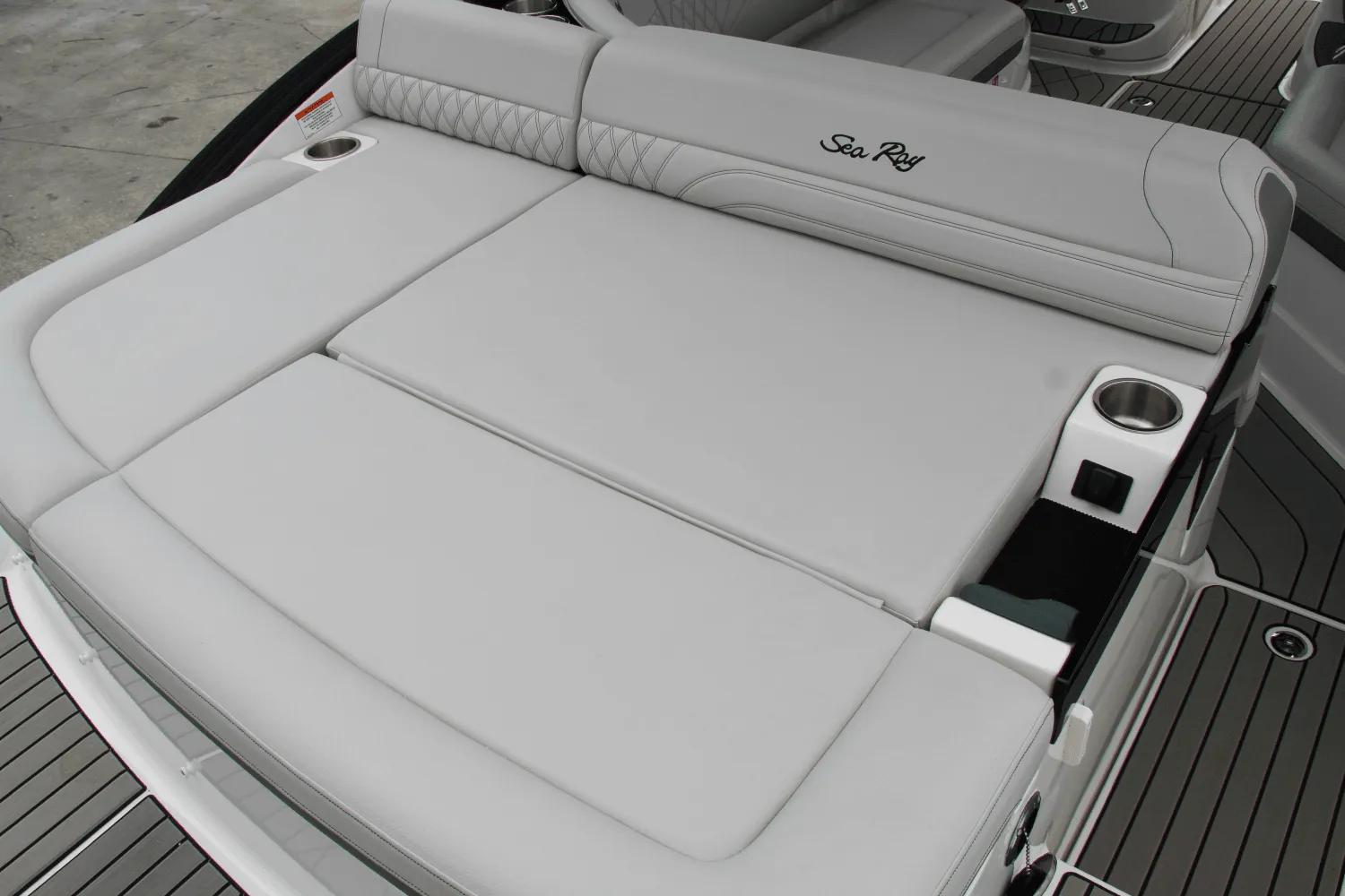 2025 Sea Ray SLX 260 Outboard Image Thumbnail #13