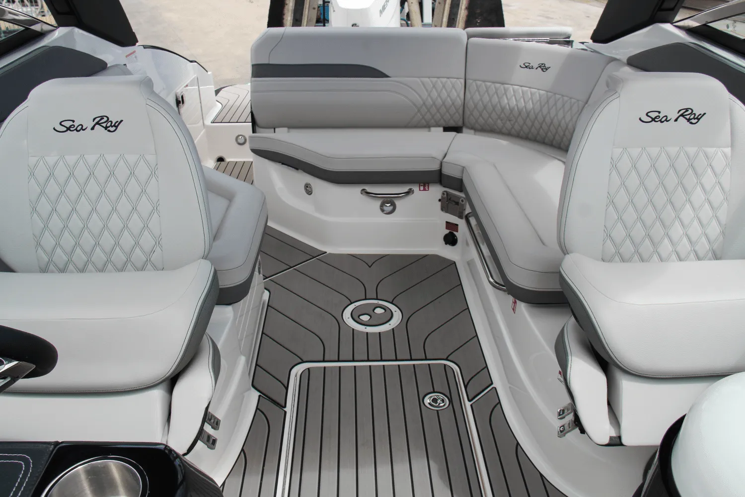 2025 Sea Ray SLX 260 Outboard Image Thumbnail #33