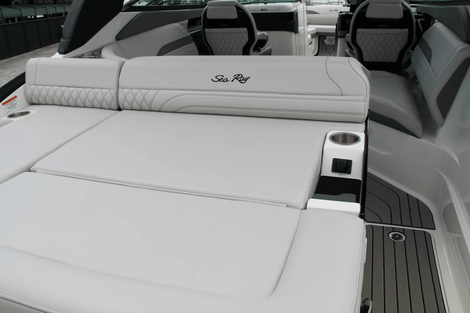 2025 Sea Ray SLX 260 Outboard Image Thumbnail #12