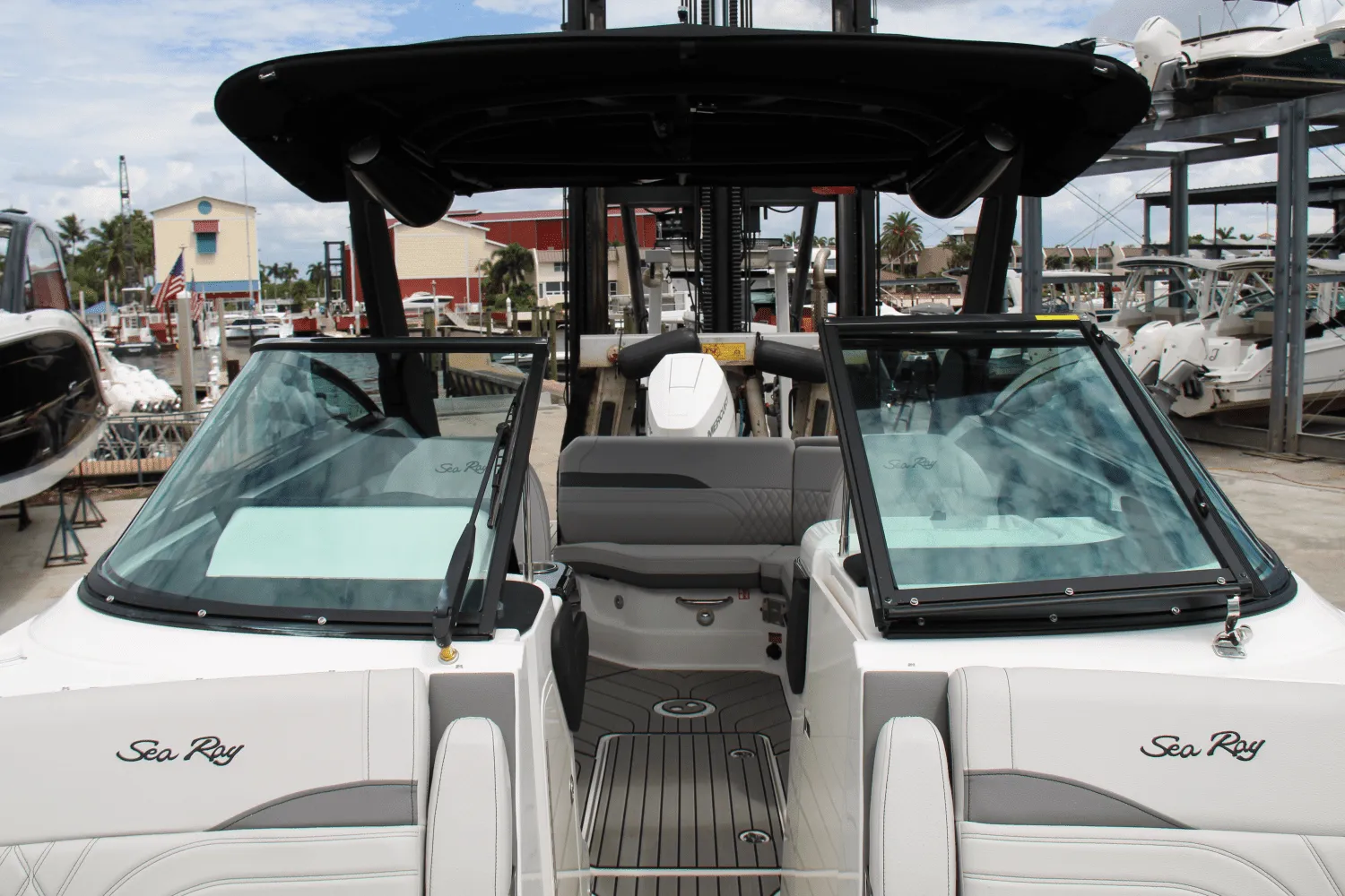 2025 Sea Ray SLX 260 Outboard Image Thumbnail #36