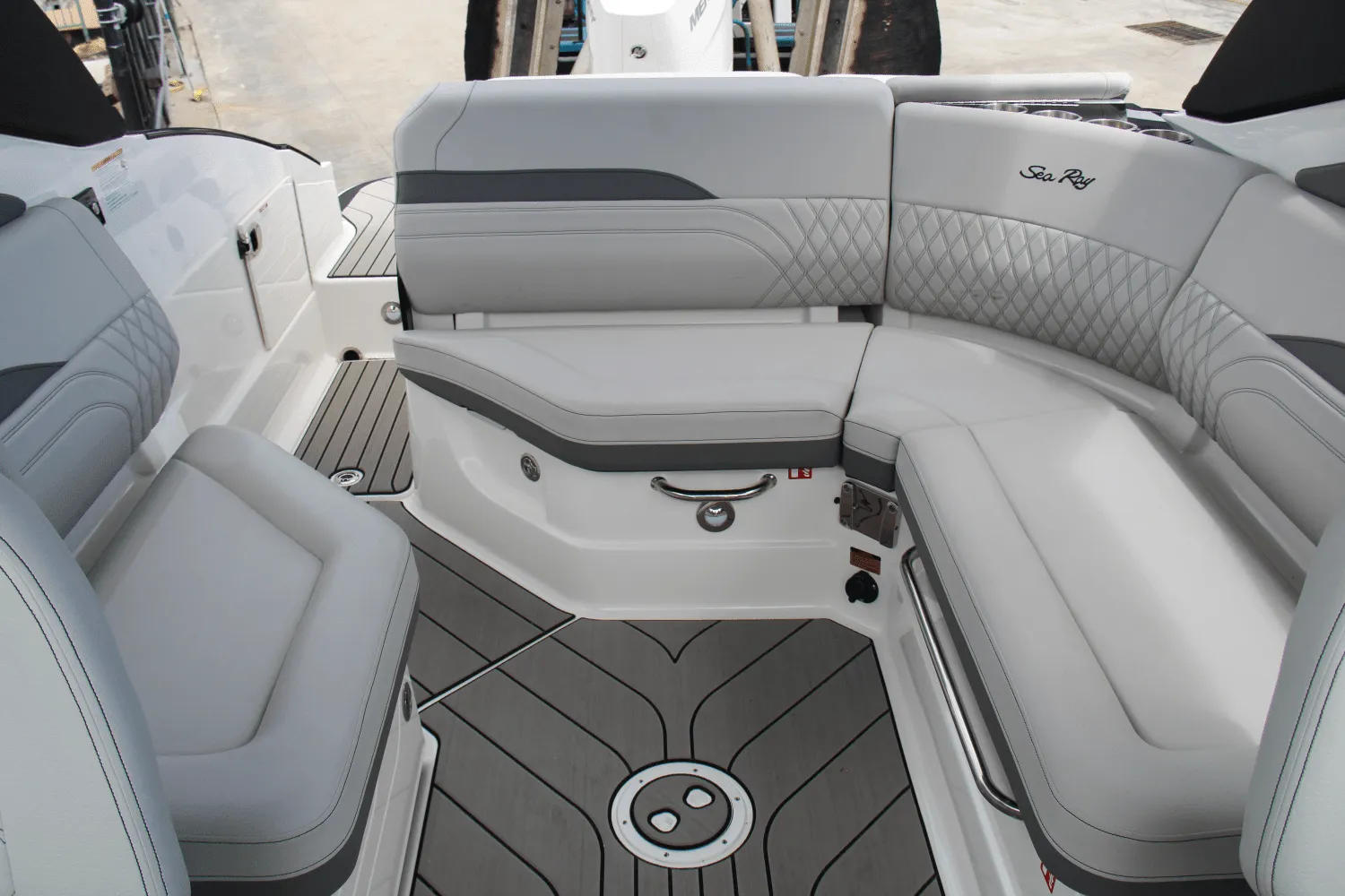 2025 Sea Ray SLX 260 Outboard Image Thumbnail #32