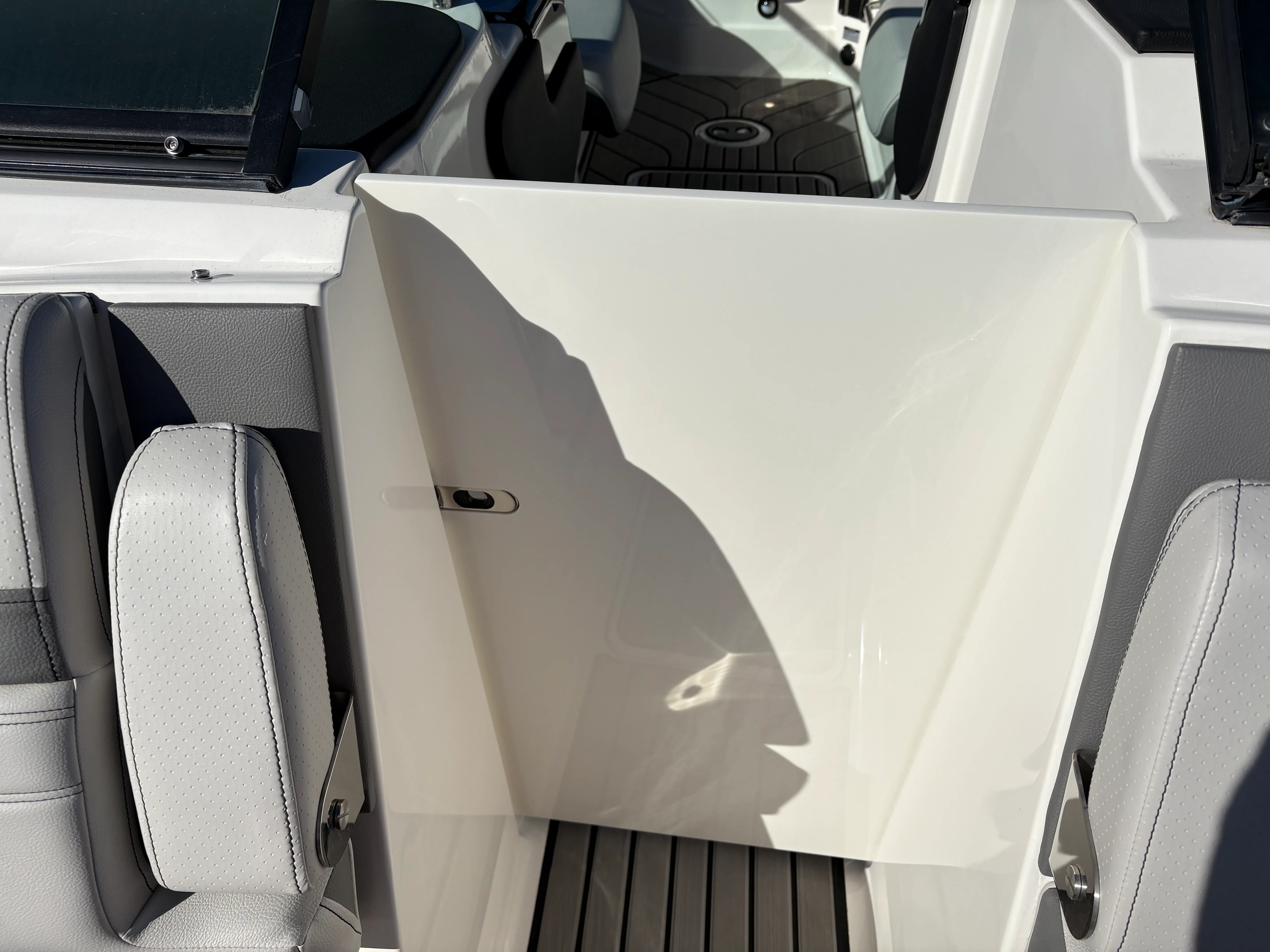 2025 Sea Ray SLX 260 Outboard Image Thumbnail #20