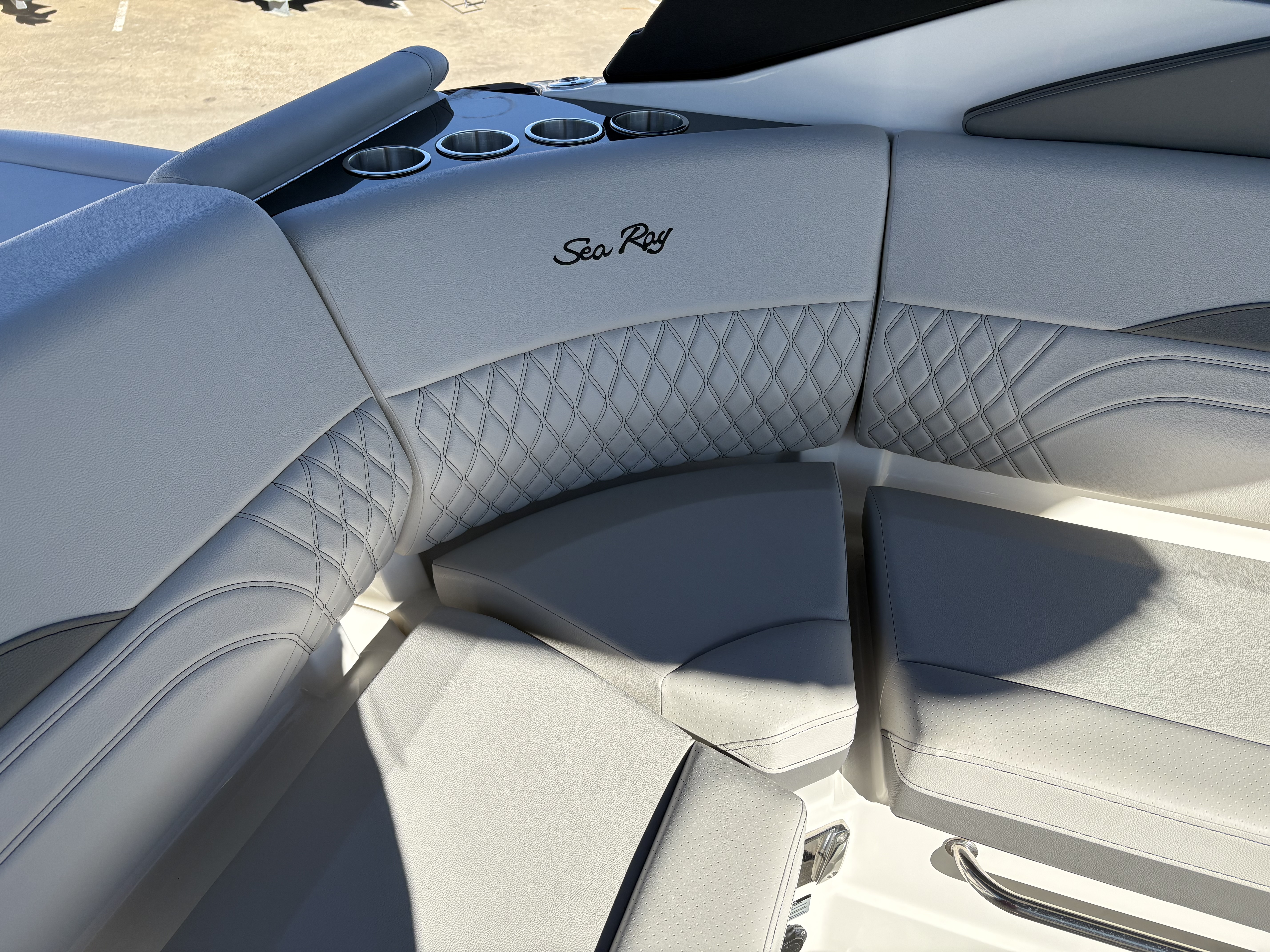 2025 Sea Ray SLX 260 Outboard Image Thumbnail #3