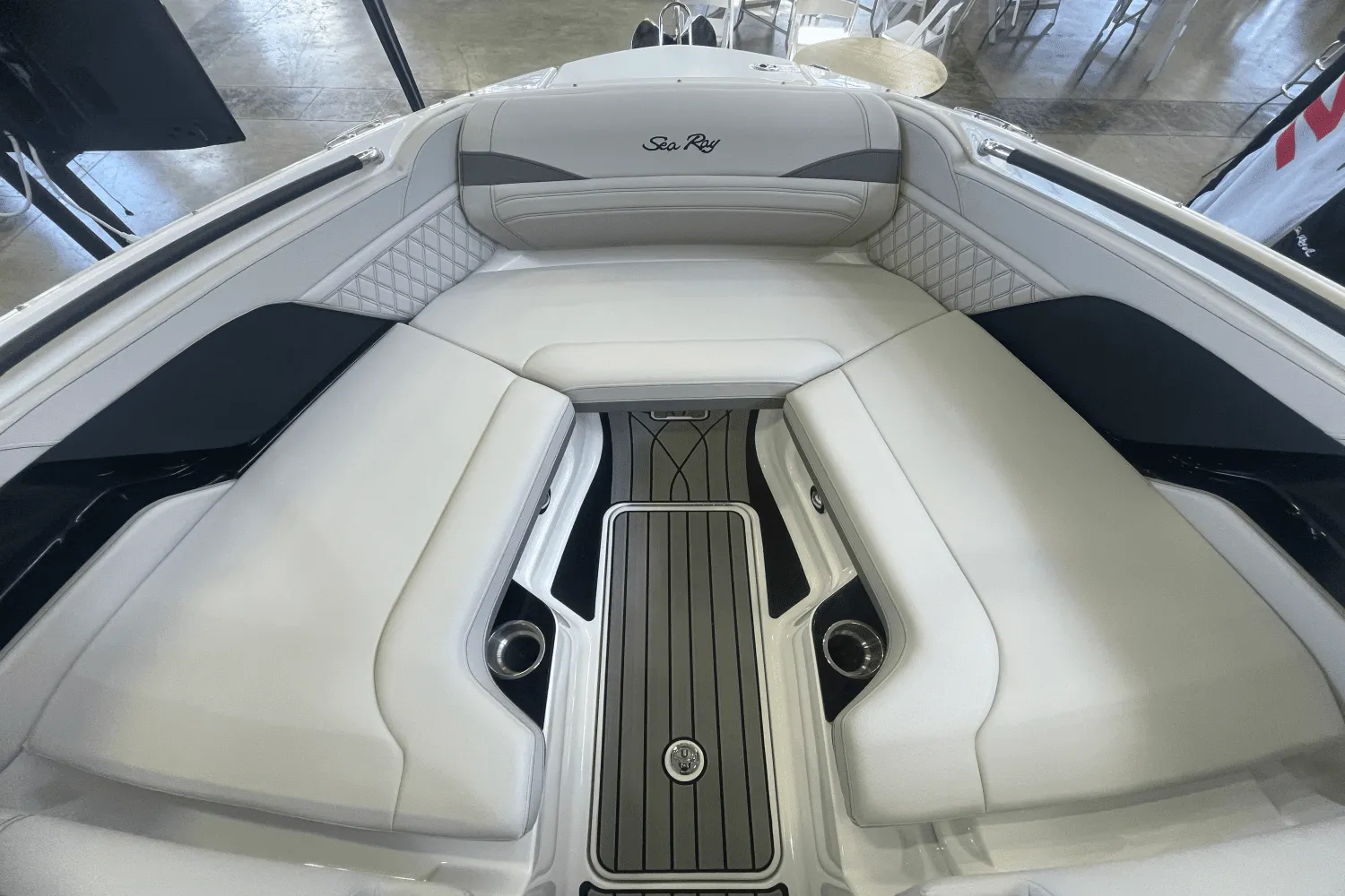 2025 Sea Ray SLX 260 Outboard Image Thumbnail #9