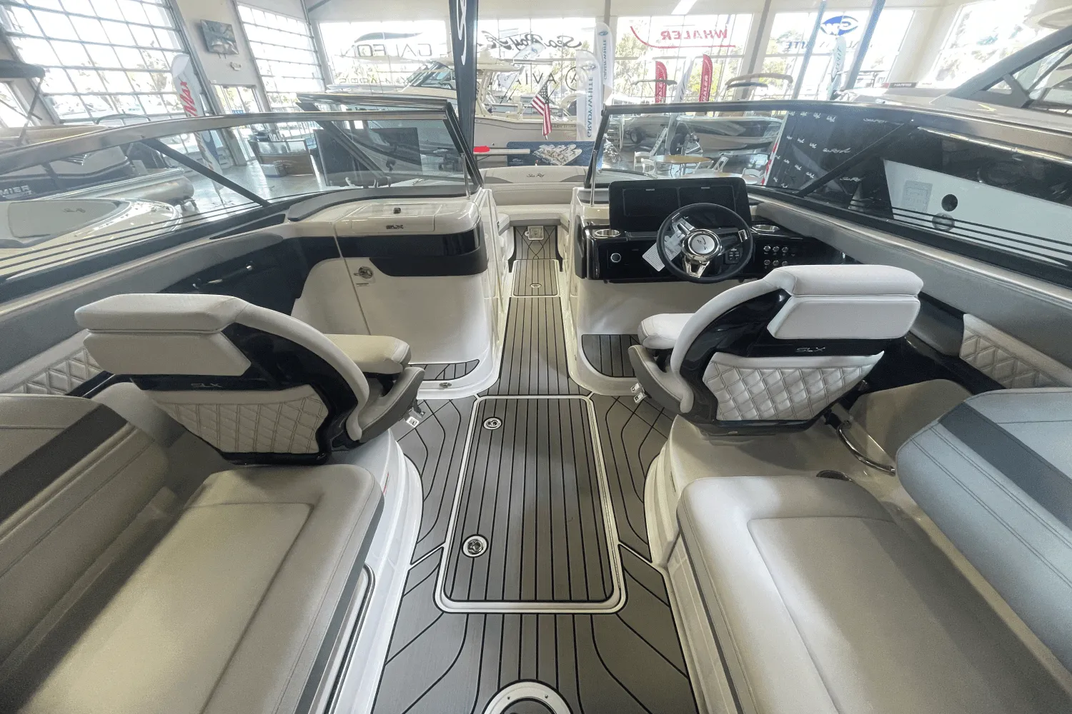 2025 Sea Ray SLX 260 Outboard Image Thumbnail #3