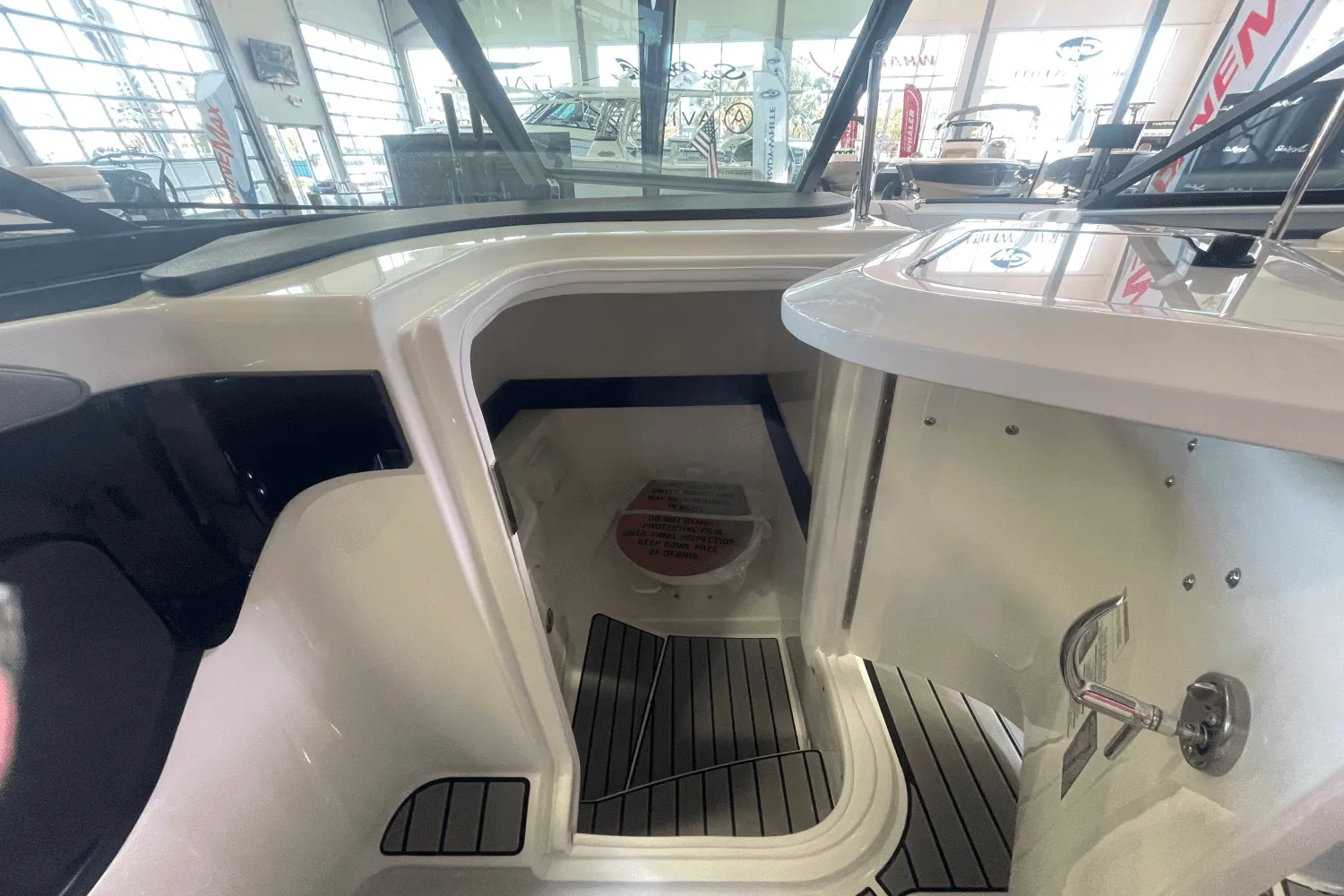 2025 Sea Ray SLX 260 Outboard Image Thumbnail #10