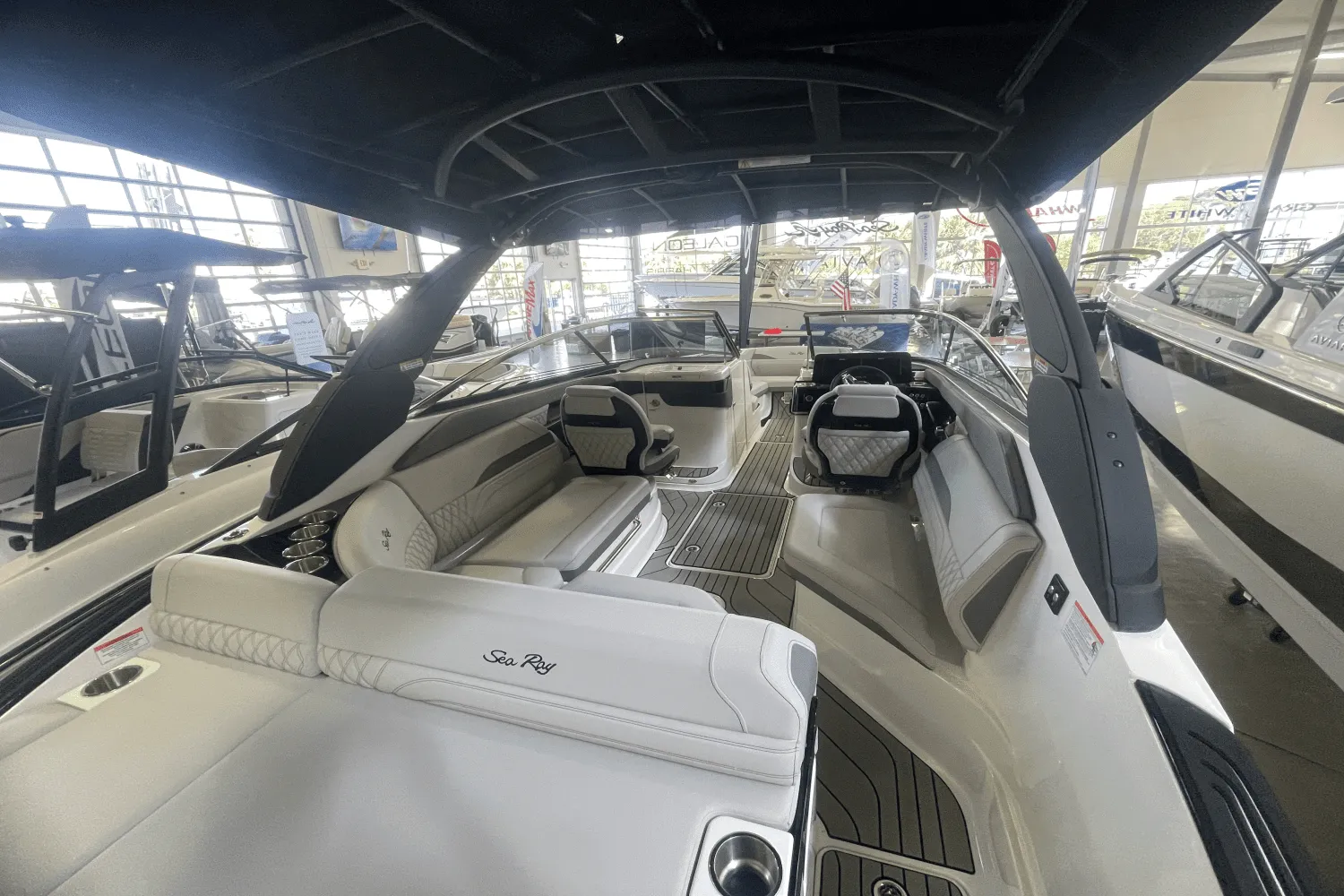 2025 Sea Ray SLX 260 Outboard Image Thumbnail #1