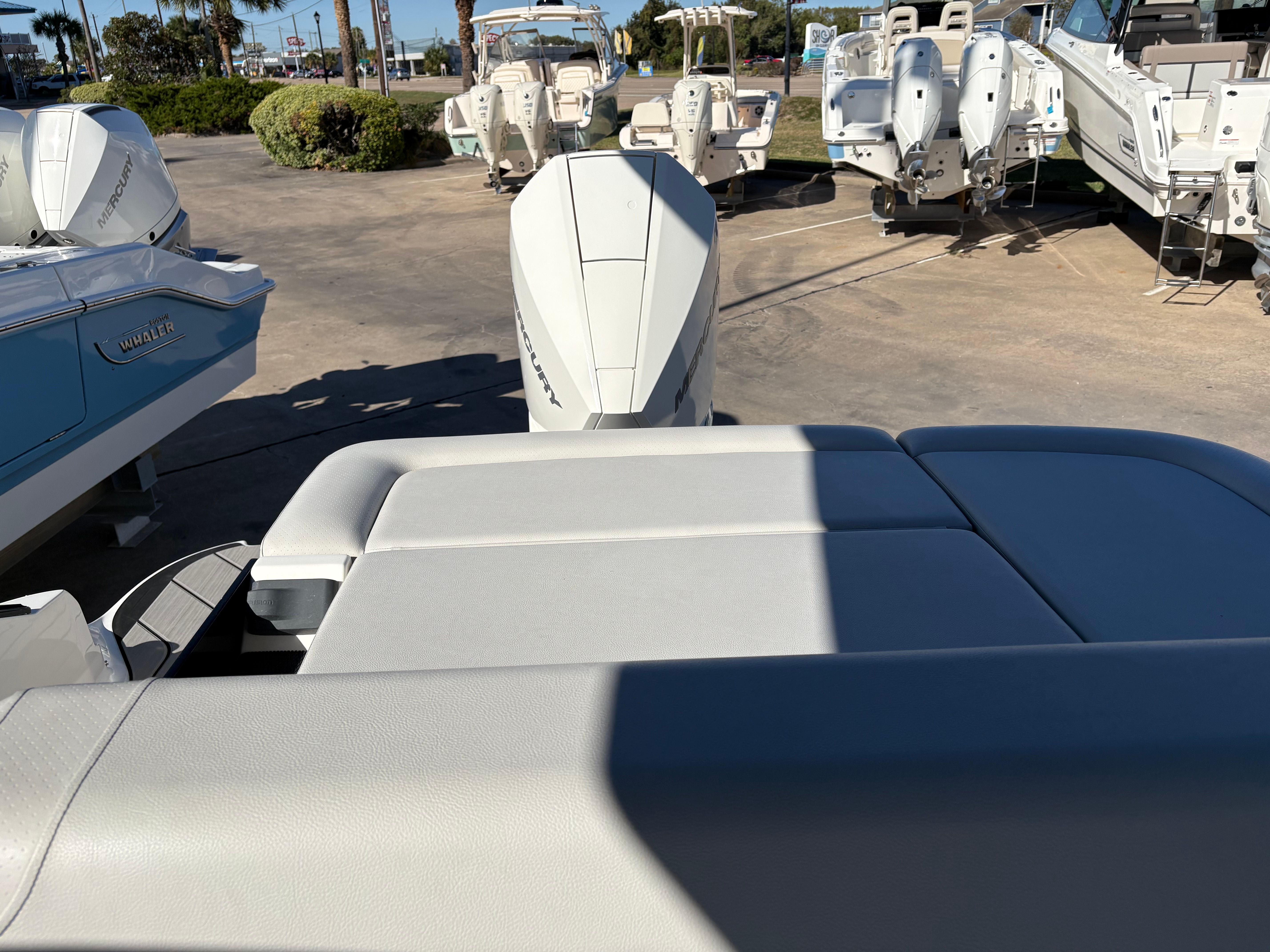 2025 Sea Ray SLX 260 Outboard Image Thumbnail #2