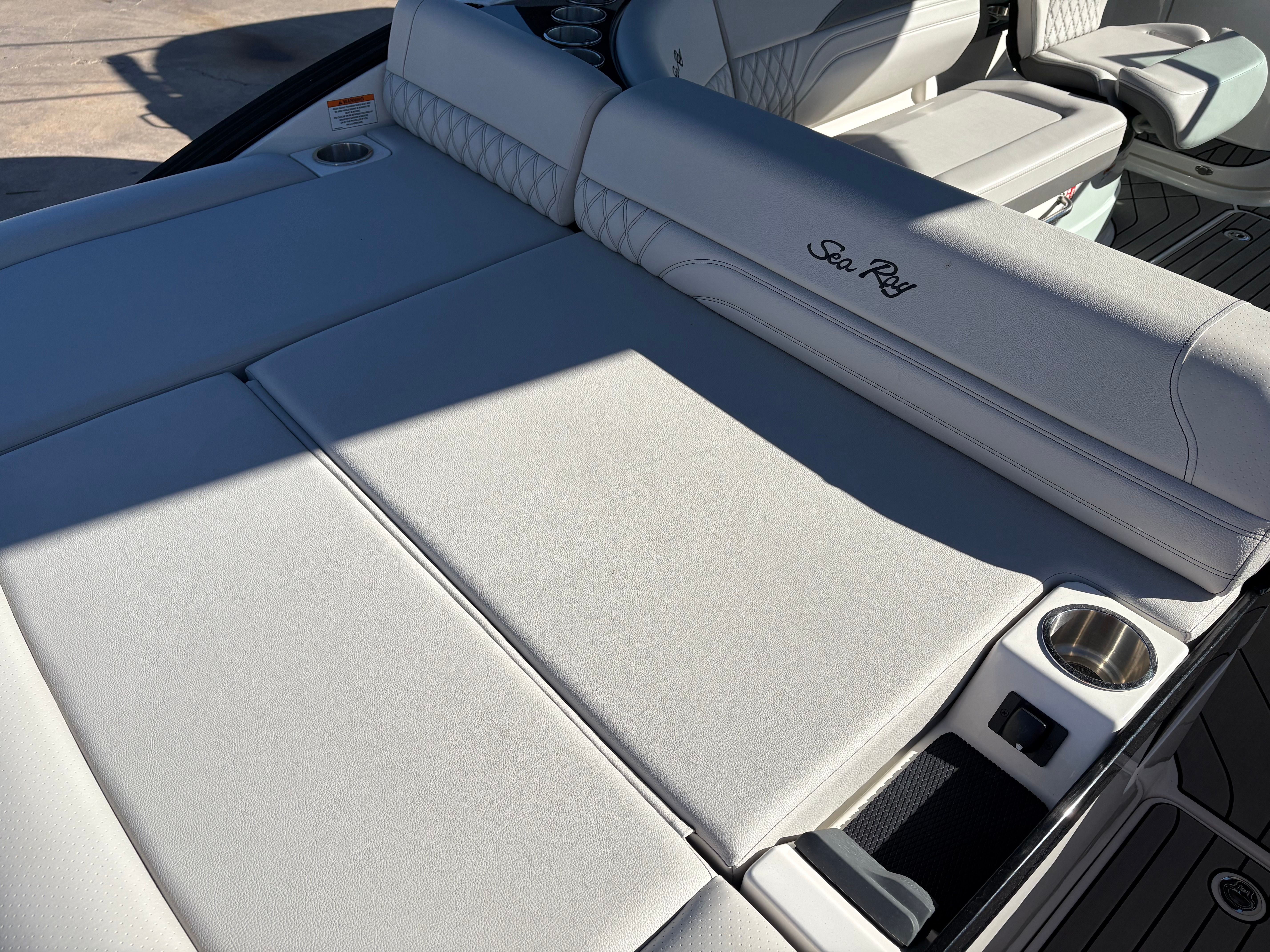 2025 Sea Ray SLX 260 Outboard Image Thumbnail #1