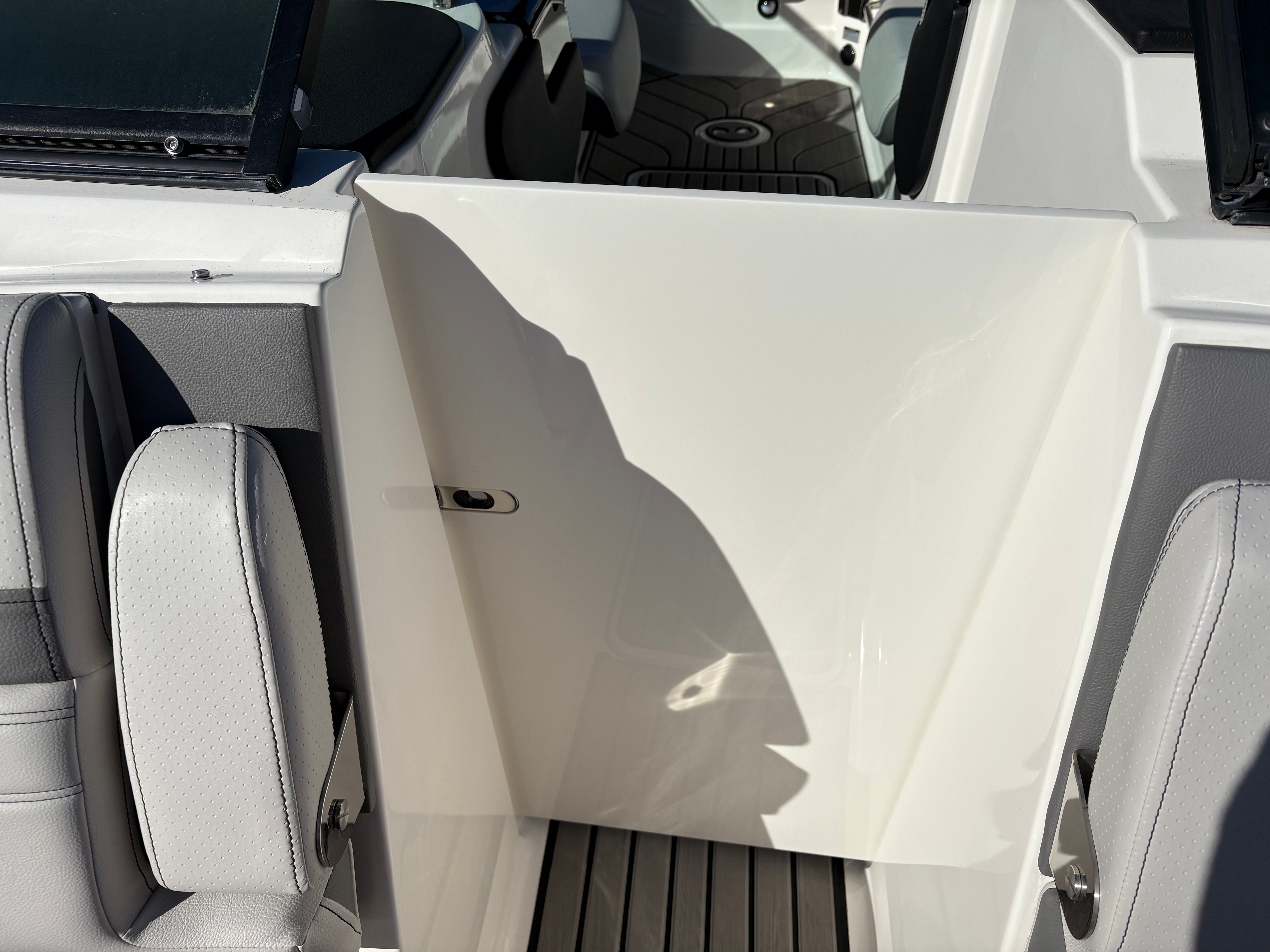 2025 Sea Ray SLX 260 Outboard Image Thumbnail #20