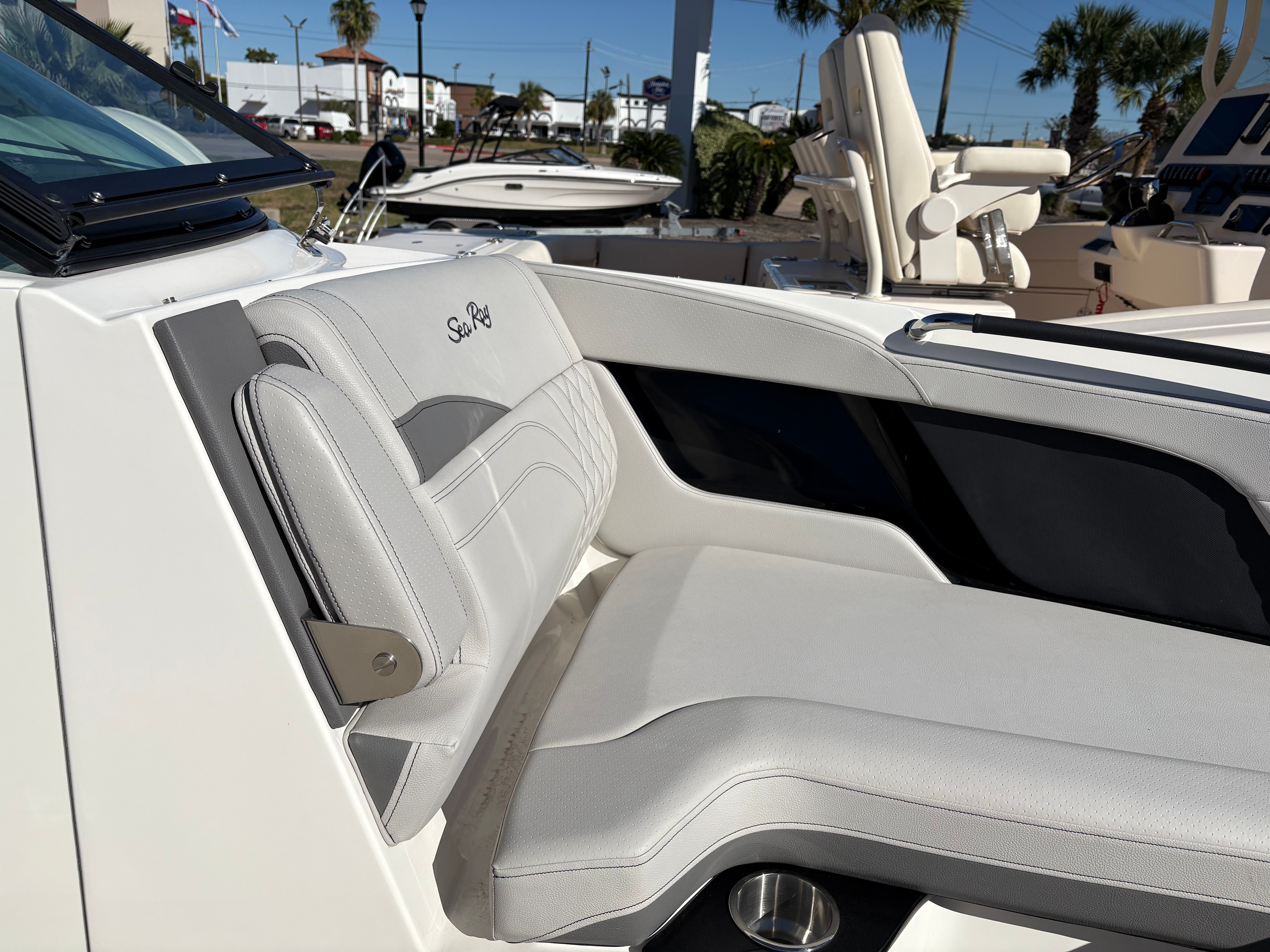 2025 Sea Ray SLX 260 Outboard Image Thumbnail #15